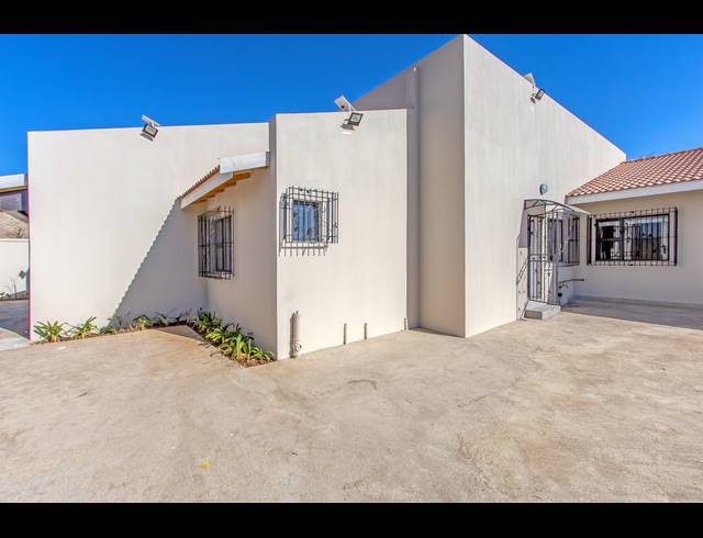 2 BEDROOM FREESTANDING TO LET IN MARLBORO GARDENS